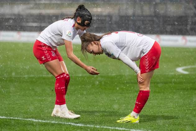GOOGLE PIXEL Frauen-Bundesliga: 1. FC Köln - 1. FC Nürnberg, 23.03.2024 Manjou Wilde (1. FC Köln, 7) tröstet Alena Bienz (1. FC Köln, 11). GOOGLE PIXEL Frauen-Bundesliga, 1. FC Köln - 1. FC Nürnberg, 17. Spieltag, am 23.03.2024, Franz-Kremer-Stadion, Köln DFL regulations prohibit any use of photographs as image sequences and or quasi-video Copyright: xBEAUTIFULxSPORTS Meuselx