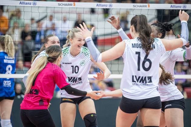 Amalie Joergensen (USC Muenster, 10) freut sich mit Team Allianz MTV Stuttgart - USC Muenster, 23.03.2024, Stuttgart (SCHARRena), DEU Allianz MTV Stuttgart - USC Muenster, Volleyball Bundesliga, Frauen, VBL, Saison 2023 24, 23.03.2024, Stuttgart (SCHARRena), DEU Stuttgart Copyright: xSandyxDinkelackerx EP_SDR