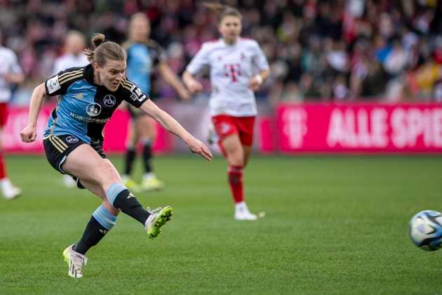 Nastassja Lein (1. FC Nuernberg, 24) hat abgezogen. Fussball: Google Pixel Frauen-Bundesliga, Saison 2023 2024, 16. Spieltag, 1. FC Koeln - 1. FC Nuernberg am 23.03.2024 im Franz-Kremer-Stadion in Koeln. Wichtiger Hinweis: Gemaess den Vorgaben der DFL Deutsche Fussball Liga bzw. des DFB Deutscher Fussball-Bund ist es untersagt, in dem Stadion und oder vom Spiel angefertigte Fotoaufnahmen in Form von Sequenzbildern und oder videoaehnlichen Fotostrecken zu verwerten bzw. verwerten zu lassen. Foto: Kirchner-Media TH Copyright: xKirchner-Media THx