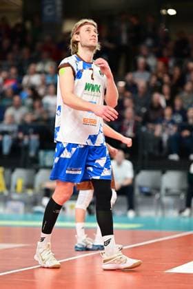 Volleyball I Herren I 2023-2024 I Bundesliga I Playoffs I Viertelfinale I Spiel 2 I SVG Lüneburg - WWK Volleys Herrsching I 23.3.2024 Freisteller Daniel Gruvaeus (2, WWK Volleys Herrsching) Lüneburg LKH Arena Niedersachsen Deutschland Copyright: xLobeca AndreasxHannigx