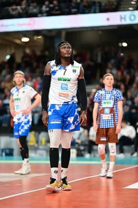 Volleyball I Herren I 2023-2024 I Bundesliga I Playoffs I Viertelfinale I Spiel 2 I SVG Lüneburg - WWK Volleys Herrsching I 23.3.2024 Freisteller Magloire Mayaula Nzeza (7, WWK Volleys Herrsching) Lüneburg LKH Arena Niedersachsen Deutschland Copyright: xLobeca AndreasxHannigx