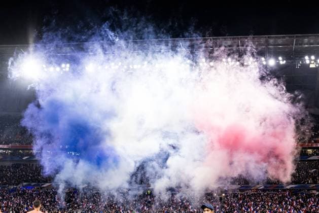 UEFA Freundschaftsspiel: Frankreich - Deutschland; 23.03.2024 Blau-Weiß-Roter Nebel nach Feuerwerk UEFA Freundschaftsspiel: Frankreich - Deutschland, Lyon, Groupama Stadium am 23.03.2024 Copyright: xBEAUTIFULxSPORTS Wunderlx