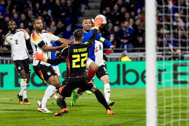 Sport Bilder des Tages UEFA Freundschaftsspiel: Frankreich - Deutschland; 23.03.2024 Torschuss Kylian Mbappe (Frankreich, 10), Marc-Andre ter Stegen (Deutschland, 22) blockt den Schuss UEFA Freundschaftsspiel: Frankreich - Deutschland, Lyon, Groupama Stadium am 23.03.2024 Copyright: xBEAUTIFULxSPORTS Wunderlx