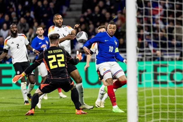 UEFA Freundschaftsspiel: Frankreich - Deutschland; 23.03.2024 Torschuss Kylian Mbappe (Frankreich, 10), Marc-Andre ter Stegen (Deutschland, 22) blockt den Schuss UEFA Freundschaftsspiel: Frankreich - Deutschland, Lyon, Groupama Stadium am 23.03.2024 Copyright: xBEAUTIFULxSPORTS Wunderlx