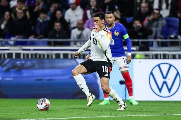 Fussball, UEFA Länderspiel Saison 2023 24 Freundschaftsspiel Frankreich - Deutschland 23.03.2024, Groupama Stadium Lyon Jamal Musiala (Deutschland, 10) Lyon Groupama Stadium Frankreich