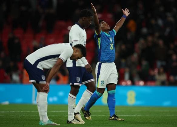 England v Brazil - International Friendly, Länderspiel, Nationalmannschaft Ollie Watkins and Kobbie Mainoo of England looks dejected as Endrick of Brazil celebrates after winning the international friendly match between England and Brazil at Wembley Stadium on March 23, 2024 in London, England. London Wembley Stadium England United Kingdom Copyright: xEdxSykes Sportsphoto APLx 13970054