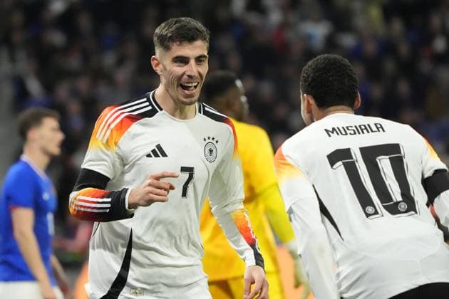 celebrate the goal, Torjubel zum 0:2 Kai Havertz (Deutschland Germany) mit Dank an Vorbereiter Jamal Musiala (Deutschland Germany) - Lyon 23.03.2024: Frankreich vs. Deutschland, Groupama Stadium Lyon, Freundschaftspiel, Friendly