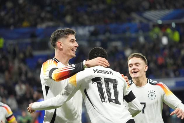 celebrate the goal, Torjubel zum 0:2 Kai Havertz (Deutschland Germany) mit Dank an Vorbereiter Jamal Musiala (Deutschland Germany) - Lyon 23.03.2024: Frankreich vs. Deutschland, Groupama Stadium Lyon, Freundschaftspiel, Friendly