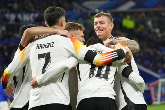 celebrate the goal, Torjubel zum 0:2 Kai Havertz (Deutschland Germany) mit Dank an Vorbereiter Jamal Musiala (Deutschland Germany), mit Florian Wirtz (Deutschland Germany), Toni Kroos (Deutschland Germany) - Lyon 23.03.2024: Frankreich vs. Deutschland, Groupama Stadium Lyon, Freundschaftspiel, Friendly
