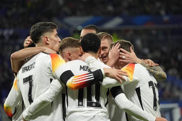 celebrate the goal, Torjubel zum 0:2 Kai Havertz (Deutschland Germany) mit Dank an Vorbereiter Jamal Musiala (Deutschland Germany), mit Florian Wirtz (Deutschland Germany), Toni Kroos (Deutschland Germany) - Lyon 23.03.2024: Frankreich vs. Deutschland, Groupama Stadium Lyon, Freundschaftspiel, Friendly