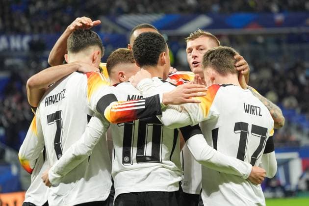 celebrate the goal, Torjubel zum 0:2 Kai Havertz (Deutschland Germany) mit Dank an Vorbereiter Jamal Musiala (Deutschland Germany), mit Florian Wirtz (Deutschland Germany), Toni Kroos (Deutschland Germany) - Lyon 23.03.2024: Frankreich vs. Deutschland, Groupama Stadium Lyon, Freundschaftspiel, Friendly