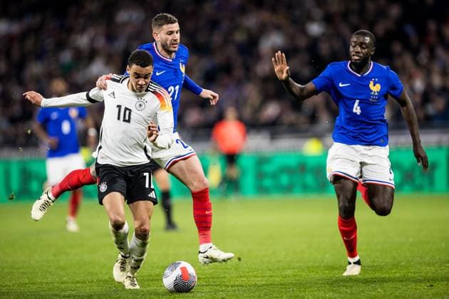 UEFA Freundschaftsspiel: Frankreich - Deutschland; 23.03.2024 Zweikampf Jamal Musiala (Deutschland, 10), Lucas Hernandez (Frankreich, 21), Dayot Upamecano (Frankreich, 4) UEFA Freundschaftsspiel: Frankreich - Deutschland, Lyon, Groupama Stadium am 23.03.2024 Copyright: xBEAUTIFULxSPORTS Wunderlx