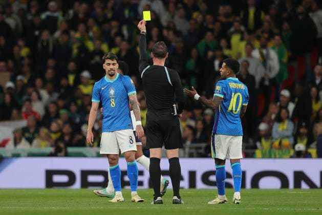 England v Brazil International Friendly, Länderspiel, Nationalmannschaft Lucas Paqueta of Brazil gets a yellow card from Referee Artur Soares Dias during the International Friendly match at Wembley Stadium, London Copyright: xPaulxChestertonx FIL-19870-0056 UK Newspapers OUT