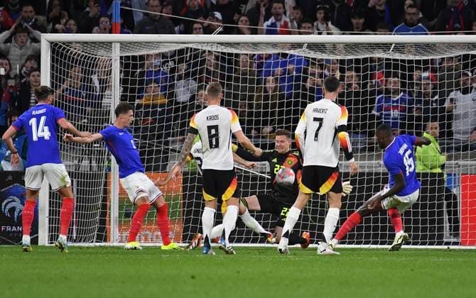 23.03.2024, Fussball Nationalteams Freundschaftsspiele 2024, Frankreich - Deutschland, im Groupama Stadium (Lyon, Frankreich). Torwart Marc-Andre ter Stegen (Deutschland) hat den Ball sicher.