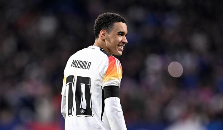 FUSSBALL INTERNATIONAL Testspiel in Lyon Frankreich - Deutschland 23.03.2023 Jamal Musiala (Deutschland) lacht