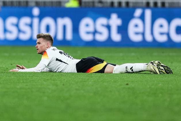 Fussball, UEFA Länderspiel Saison 2023 24 Freundschaftsspiel Frankreich - Deutschland 23.03.2024, Groupama Stadium Lyon Maximilian Mittelstädt (Deutschland, 18) liegt auf dem Rasen Lyon Groupama Stadium Frankreich