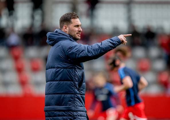 Leipzigs Cheftrainer Trainer Coach Saban Uzun. Fussball 1. Frauen Bundesliga, 16. Spieltag: FC Bayern Muenchen - RB Leipzig 5:0. 16. Maerz: FC Bayern Campus, Muenchen. FC Bayern Muenchen - RB Leipzig 5:0