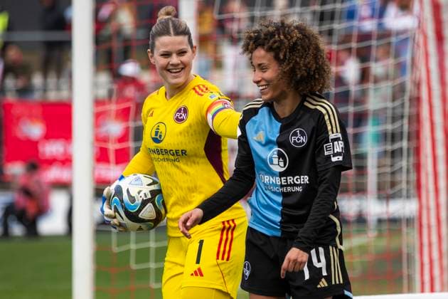 GOOGLE PIXEL Frauen-Bundesliga: 1. FC Köln - 1. FC Nürnberg, 23.03.2024 Amira Arfaoui (1. FC Nürnberg, 74) lacht mit Lea Paulick (1. FC Nürnberg, 1). GOOGLE PIXEL Frauen-Bundesliga, 1. FC Köln - 1. FC Nürnberg, 17. Spieltag, am 23.03.2024, Franz-Kremer-Stadion, Köln DFL regulations prohibit any use of photographs as image sequences and or quasi-video Copyright: xBEAUTIFULxSPORTS Meuselx