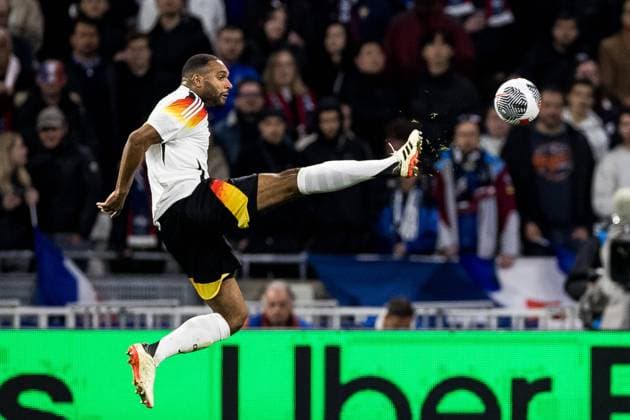 UEFA Freundschaftsspiel: Frankreich - Deutschland; 23.03.2024 Jonathan Tah (Deutschland, 4) nimmt einen Ball im Sprung an UEFA Freundschaftsspiel: Frankreich - Deutschland, Lyon, Groupama Stadium am 23.03.2024 Copyright: xBEAUTIFULxSPORTS Wunderlx
