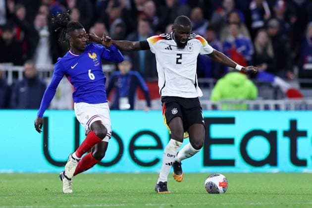 Fußball Länderspiel Frankreich - Deutschland am 23.03.2024 im Groupama Stadium in Lyon Eduardo Camavinga ( Frankreich ), links - Antonio Rüdiger ( Deutschland ), rechts DFB regulations prohibit any use of photographs as image sequences and or quasi-video.