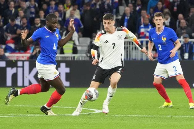 Kai Havertz (Deutschland Germany) gegen Dayot Upamecano (Frankreich, France) - Lyon 23.03.2024: Frankreich vs. Deutschland, Groupama Stadium Lyon, Freundschaftspiel, Friendly
