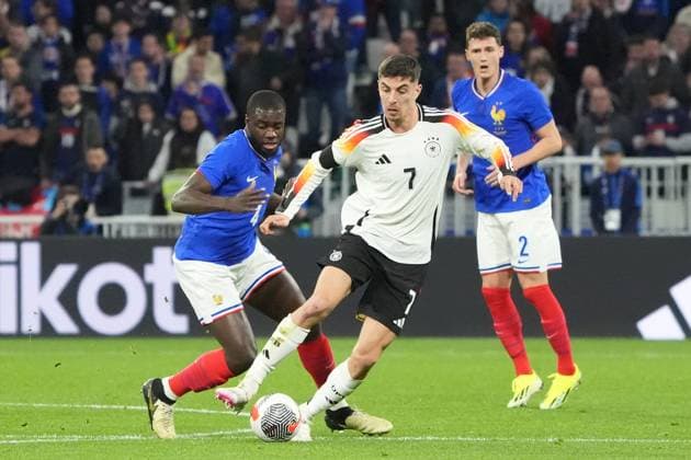 Kai Havertz (Deutschland Germany) gegen Dayot Upamecano (Frankreich, France) - Lyon 23.03.2024: Frankreich vs. Deutschland, Groupama Stadium Lyon, Freundschaftspiel, Friendly
