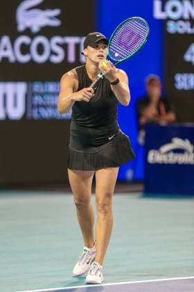 March 23, 2024, Miami Gardens, Florida, USA: Aryna Sabalenka serves the ball during her women s singles match at the 2024 Miami Open presented by Itau at Hard Rock Stadium. Miami Gardens USA - ZUMAw109 20240323_fap_w109_033 Copyright: xDebbyxWongx