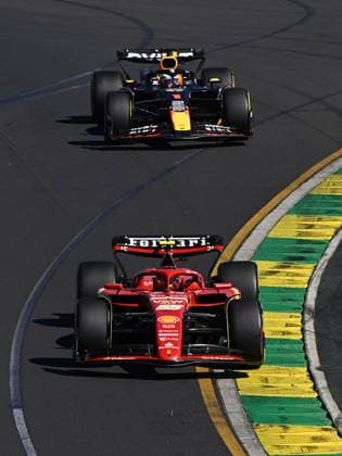 AUSTRALIAN F1 GRAND PRIX, Carlos Sainz of Ferrari leads Max Verstappen of Red Bull Racing during the Australian Grand Prix 2024 at Albert Park Circuit in Melbourne, Sunday, March 24, 2024. ( NO ARCHIVING, EDITORIAL USE ONLY, NO USE IN BOOKS WITHOUT CONSENT MELBOURNE VICTORIA AUSTRALIA  Copyright: xJOELxCARRETTx 20240324001921932062