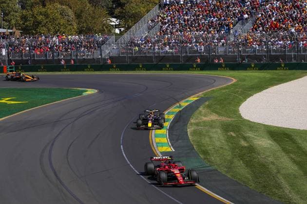 55 SAINZ Carlos (spa), Scuderia Ferrari SF-24, action during the Formula 1 Rolex Australian Grand Prix 2024, 3rd round of the 2024 Formula One World Championship, WM, Weltmeisterschaft from March 22 to 24, 2024 on the Albert Park Circuit, in Melbourne, Australia - F1 - AUSTRALIAN GRAND PRIX 2024 DPPI Panoramic  240324_R03_AUSTRALIA_EA021866