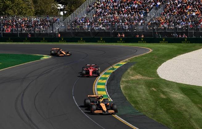 AUSTRALIAN F1 GRAND PRIX, McLaren driver Lando Norris leads Carlos Sainz and Oscar Piastri during the Australian Grand Prix 2024 at Albert Park Circuit in Melbourne, Sunday, March 24, 2024. ( NO ARCHIVING, EDITORIAL USE ONLY, NO USE IN BOOKS WITHOUT CONSENT MELBOURNE VICTORIA AUSTRALIA  Copyright: xJOELxCARRETTx 20240324001921933030