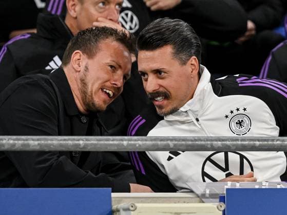 23.03.2024, Lyon, France, Groupama Stadium, Frankreich vs Deutschland - International Friendly, Länderspiel, Nationalmannschaft Trainer Julian Nagelsmann und Co Trainer Sandro Wagner (Germany) Schauen (Foto H. Langer) Lyon Groupama Stadium France