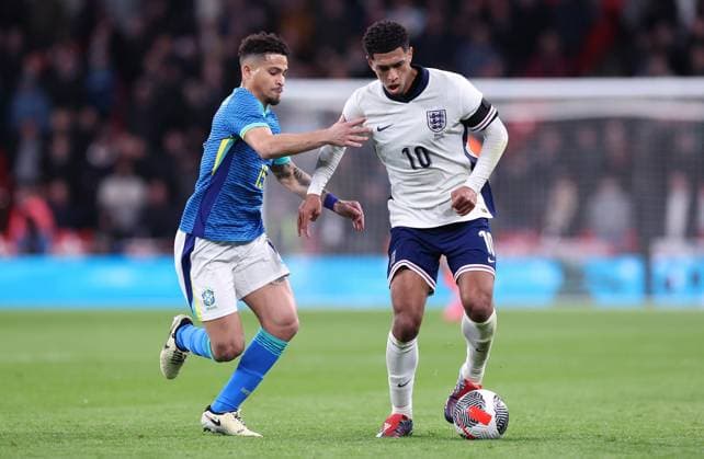 (240324) -- LONDON, March 24, 2024 -- Jude Bellingham (R) of England vies with Joao Gomes of Brazil during the International Friendly, Länderspiel, Nationalmannschaft football match between England and Brazil in London, Britain, March 23, 2024. (SP)BRITAIN-LONDON-FOOTBALL-INTERNATIONAL FRIENDLY-ENG VS BRA LixYing 
