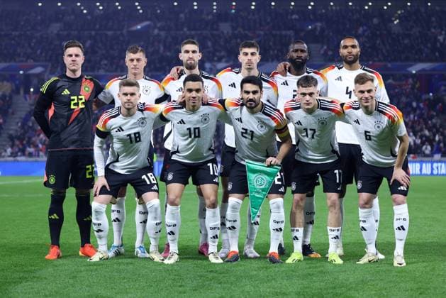 Fußball Länderspiel Frankreich - Deutschland am 23.03.2024 im Groupama Stadium in Lyon Mannschaftsfoto Teamfoto Deutschland Hintere Reihe v.l.n.r.: Marc-Andre ter Stegen - Toni Kroos - Robert Andrich - Kai Havertz - Antonio Rüdiger - Jonathan Tah Vordere Reihe v.l.n.r.: Maximilian Mittelstädt - Jamal Musiala - Ilkay Gündogan - Florian Wirtz - Joshua Kimmich DFB regulations prohibit any use of photographs as image sequences and or quasi-video.