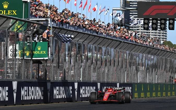AUSTRALIAN F1 GRAND PRIX, Carlos Sainz of Ferrari wins the Australian Grand Prix 2024 at Albert Park Circuit in Melbourne, Sunday, March 24, 2024. ( NO ARCHIVING, EDITORIAL USE ONLY, NO USE IN BOOKS WITHOUT CONSENT MELBOURNE VICTORIA AUSTRALIA  Copyright: xJAMESxROSSx 20240324001921949472