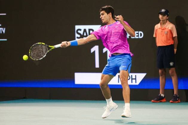 March 23, 2024, Miami Gardens, Florida, USA: Carlos Alcaraz (ESP) returns a shot during his men s singles match at the 2024 Miami Open presented by Itau at Hard Rock Stadium. Miami Gardens USA - ZUMAw109 20240323_fap_w109_043 Copyright: xDebbyxWongx