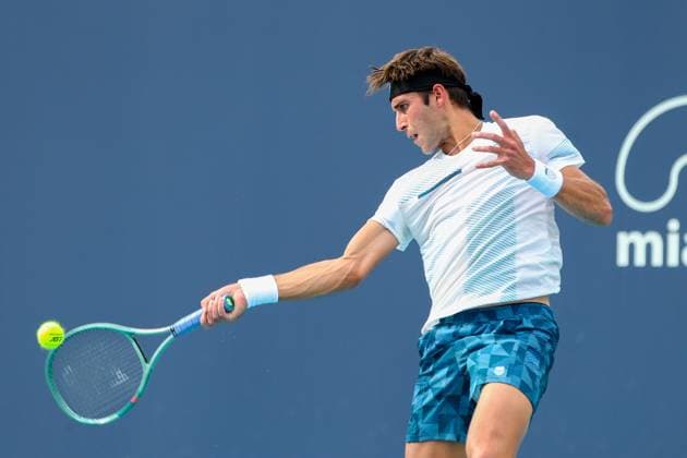 March 23, 2024, Miami Gardens, Florida, USA: Tomas Martin Etcheverry (ARG) returns a shot during his men s singles match at the 2024 Miami Open presented by Itau at Hard Rock Stadium. Miami Gardens USA - ZUMAw109 20240323_fap_w109_046 Copyright: xDebbyxWongx