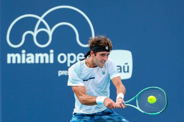March 23, 2024, Miami Gardens, Florida, USA: Tomas Martin Etcheverry (ARG) returns a shot during his men s singles match at the 2024 Miami Open presented by Itau at Hard Rock Stadium. Miami Gardens USA - ZUMAw109 20240323_fap_w109_049 Copyright: xDebbyxWongx