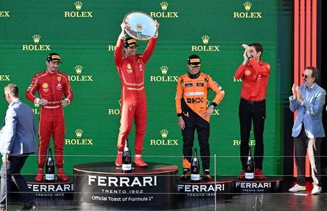 AUSTRALIAN F1 GRAND PRIX, Carlos Sainz of Spain celebrates after winning the Australian Grand Prix 2024 at Albert Park Circuit in Melbourne, Sunday, March 24, 2024. ( NO ARCHIVING, EDITORIAL USE ONLY, NO USE IN BOOKS WITHOUT CONSENT MELBOURNE VICTORIA AUSTRALIA  Copyright: xJAMESxROSSx 20240324001921957238