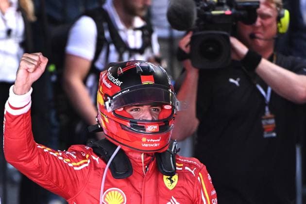 AUSTRALIAN F1 GRAND PRIX, Carlos Sainz of Spain celebrates after winning the Australian Grand Prix 2024 at Albert Park Circuit in Melbourne, Sunday, March 24, 2024. ( NO ARCHIVING, EDITORIAL USE ONLY, NO USE IN BOOKS WITHOUT CONSENT MELBOURNE VICTORIA AUSTRALIA  Copyright: xJOELxCARRETTx 20240324001921964128
