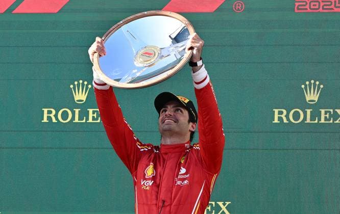 AUSTRALIAN F1 GRAND PRIX, Race winner Ferrari driver Carlos Sainz, of Spain celebrates on podium following the Australian Grand Prix 2024 at Albert Park Circuit in Melbourne, Sunday, March 24, 2024. ( NO ARCHIVING, EDITORIAL USE ONLY, NO USE IN BOOKS WITHOUT CONSENT MELBOURNE VICTORIA AUSTRALIA  Copyright: xJOELxCARRETTx 20240324001921966419
