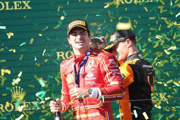 FORMULA 1 ROLEX AUSTRALIAN GRAND PRIX 2024 24.03.2024, Albert Park Circuit, Melbourne, FORMULA 1 ROLEX AUSTRALIAN GRAND PRIX 2024 ,im Bild Sieger Carlos Sainz Jr. (ESP), Scuderia Ferrari, 2.Platz für Charles Leclerc (MCO), Scuderia Ferrari, 3.Platz für Lando Norris (GBR), McLaren F1 Team