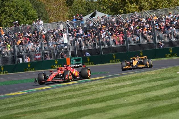 24.03.2024, Albert Park Circuit, Melbourne, FORMULA 1 ROLEX AUSTRALIAN GRAND PRIX 2024 ,im Bild Charles Leclerc (MCO), Scuderia Ferrari, Oscar Piastri (AUS), McLaren F1 Team Melbourne Albert Park Circuit Victoria Australien