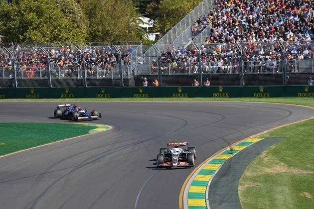 FORMULA 1 ROLEX AUSTRALIAN GRAND PRIX 2024 24.03.2024, Albert Park Circuit, Melbourne, FORMULA 1 ROLEX AUSTRALIAN GRAND PRIX 2024 ,im Bild Nico Hülkenberg (DEU), Haas F1 Team, Daniel Ricciardo (AUS), Visa Cash App RB Formula One Team