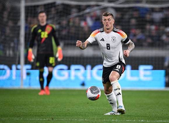 FUSSBALL INTERNATIONAL Testspiel in Lyon Frankreich - Deutschland 23.03.2023 Toni Kroos (Deutschland) am Ball