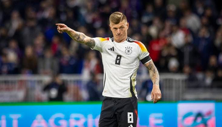 Lyon, France. 23rd Mar 2024. Toni Kroos (Deutschland) gibt Anweisungen Frankreich - Deutschland France - Germany 23.03.2024