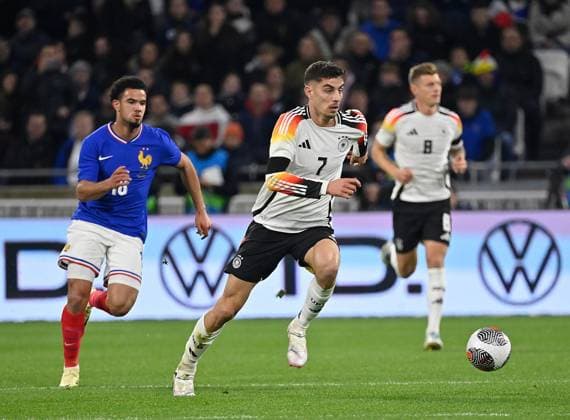 Freundschaftsspiel Frankreich vs. Deutschland 23.03.2024, Groupama Stadium, Lyon, Freundschaftsspiel Frankreich vs. Deutschland , im Bild France s defender Warren Zaire-Emery , Germany s midfielder Kai Havertz