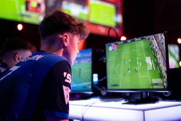 Virtual Bundesliga Club Championship by WOW: Finale; 24.03.2024 Jonas Wirth (Jonny, SC Paderborn 07), Bildschirm Virtual Bundesliga Club Championship by WOW: Finale; 24.03.2024