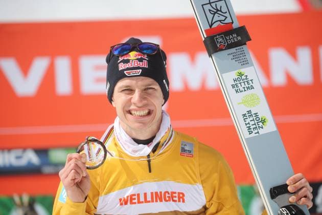 Bilder des Jahres 2024, Sport 03 März Sport Themen der Woche KW12 Sport Bilder des Tages SKI FLYING - FIS WC Planica PLANICA,SLOVENIA,24.MAR.24 - NORDIC SKIING, Ski jumping, Skispringen, Ski, nordisch SKI FLYING - FIS World Cup, award ceremony for the Overall Ski Jumping World Cup Men. Image shows the rejoicing of Andreas Wellinger (GER).  GEPAxpictures xMaticxKlansek