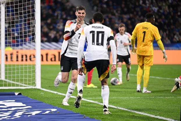 FUSSBALL INTERNATIONAL Testspiel in Lyon Frankreich - Deutschland 23.03.2023 Jubel nach dem Tor zum 0 - 2 , Torschuetze Kai Havertz (li.) mit Jamal Musiala (re, Deutschland)