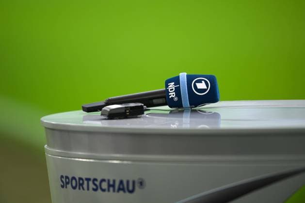Fußball, Google Pixel Frauen Bundesliga, 20240323, VfL Wolfsburg - FC Bayern München. Im Bild Mikrofon ARD NDR Sportschau Symbolbild TV. Wolfsburg Volkswagen Arena Niedersachsen Deutschland *** Soccer, Google Pixel Womens Bundesliga, 20240323, VfL Wolfsburg FC Bayern Munich In the picture Microphone ARD NDR Sportschau Symbolbild TV Wolfsburg Volkswagen Arena Niedersachsen Germany Copyright: Passion2Press MarkusxFischerx
